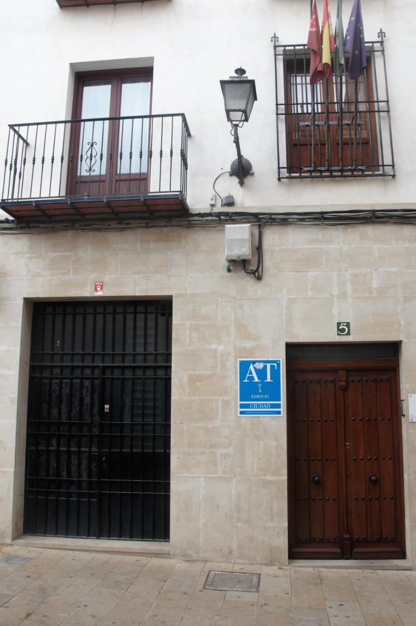 Apartamentos Turisticos Architettura Ubeda מראה חיצוני תמונה